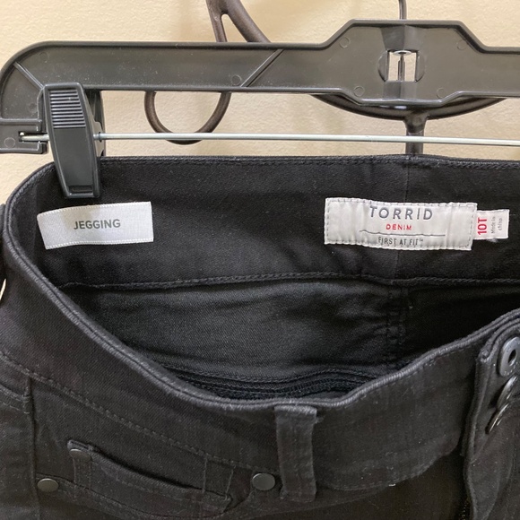 Torrid Jegging High-Rise Skinny Jean, Black, 10T - Picture 6 of 16